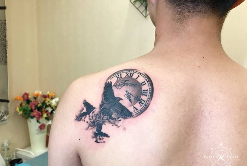 一个像飞鸟纹身图片_成品肩部清新原创纹身图案