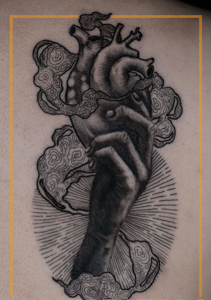 把握纹身图片_背部纹身图案