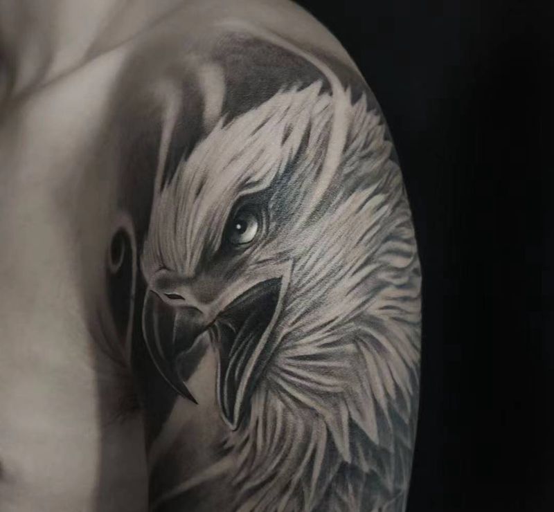 鹰纹身图片_手臂欧美写实纹身图案