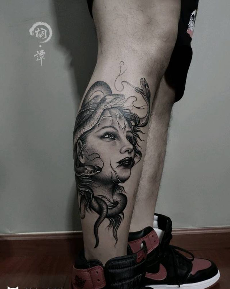 美杜莎纹身图片_腿部欧美人物成品纹身图案