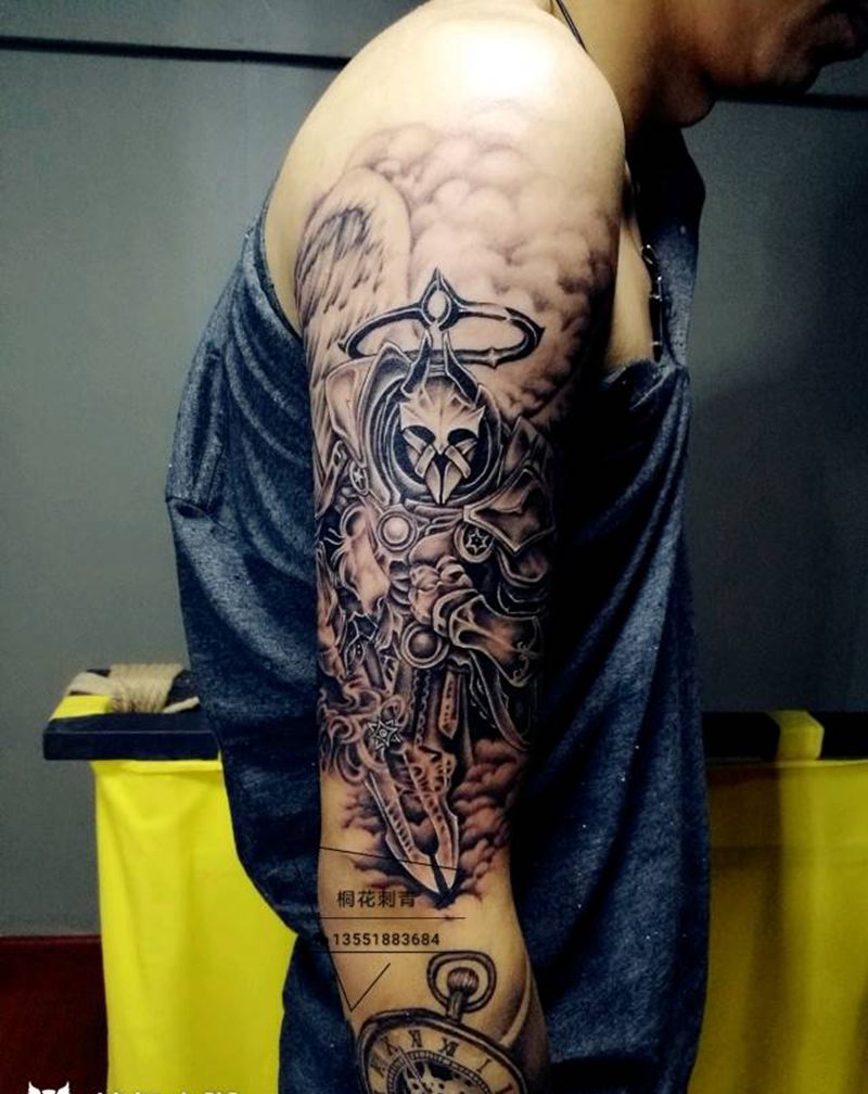 勇天使纹身图片_肩部欧美写实成品纹身图案