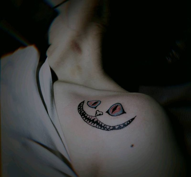 小可爱纹身图片_胸部小新奇纹身图案