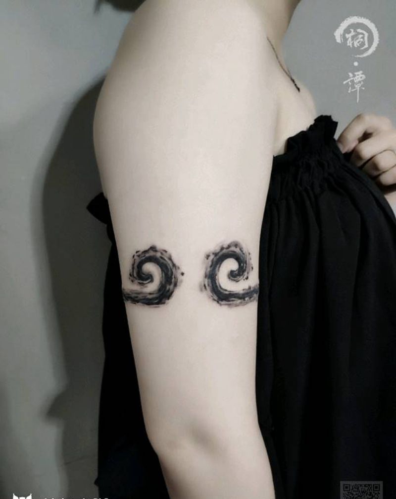 水墨纹身图片_手部国画情侣纹身图案