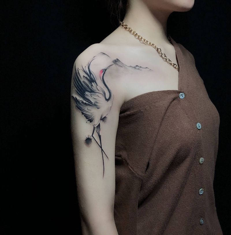 鹤纹身图片_肩部水墨纹身图案