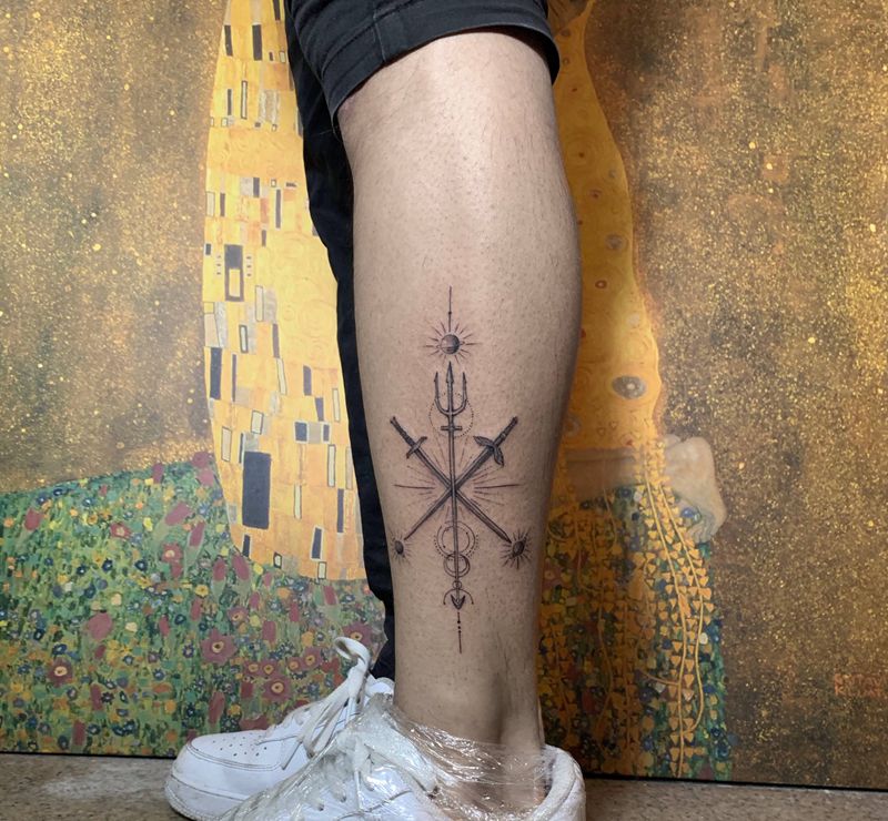 单针纹身设计纹身图片_脚部欧美写实海王三叉戟天使圣剑亚瑟王圣剑纹身图案