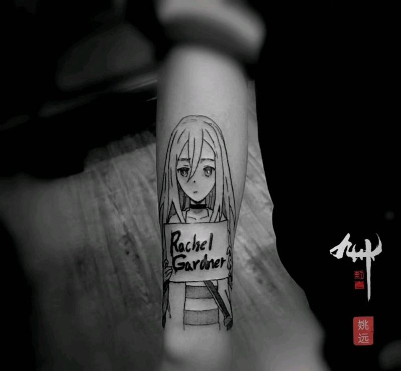 黄头发妹妹的线纹身图片_手臂点刺纹身图案