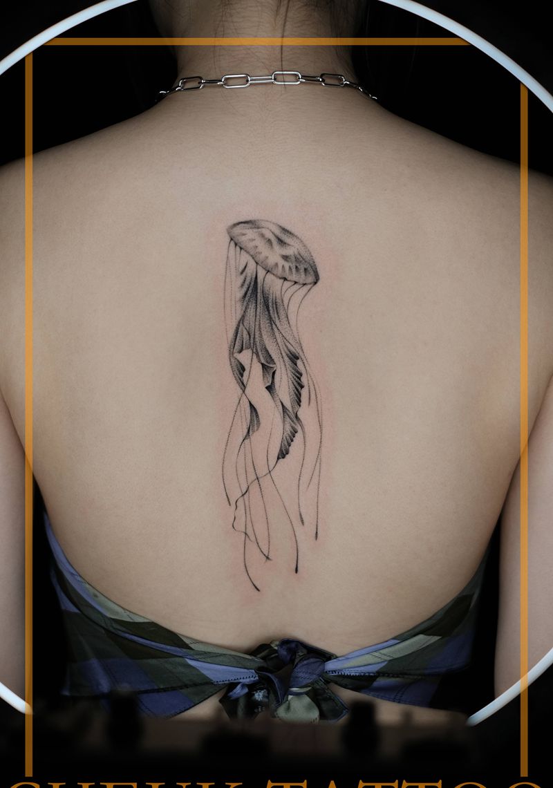水母纹身图片_背部纹身图案