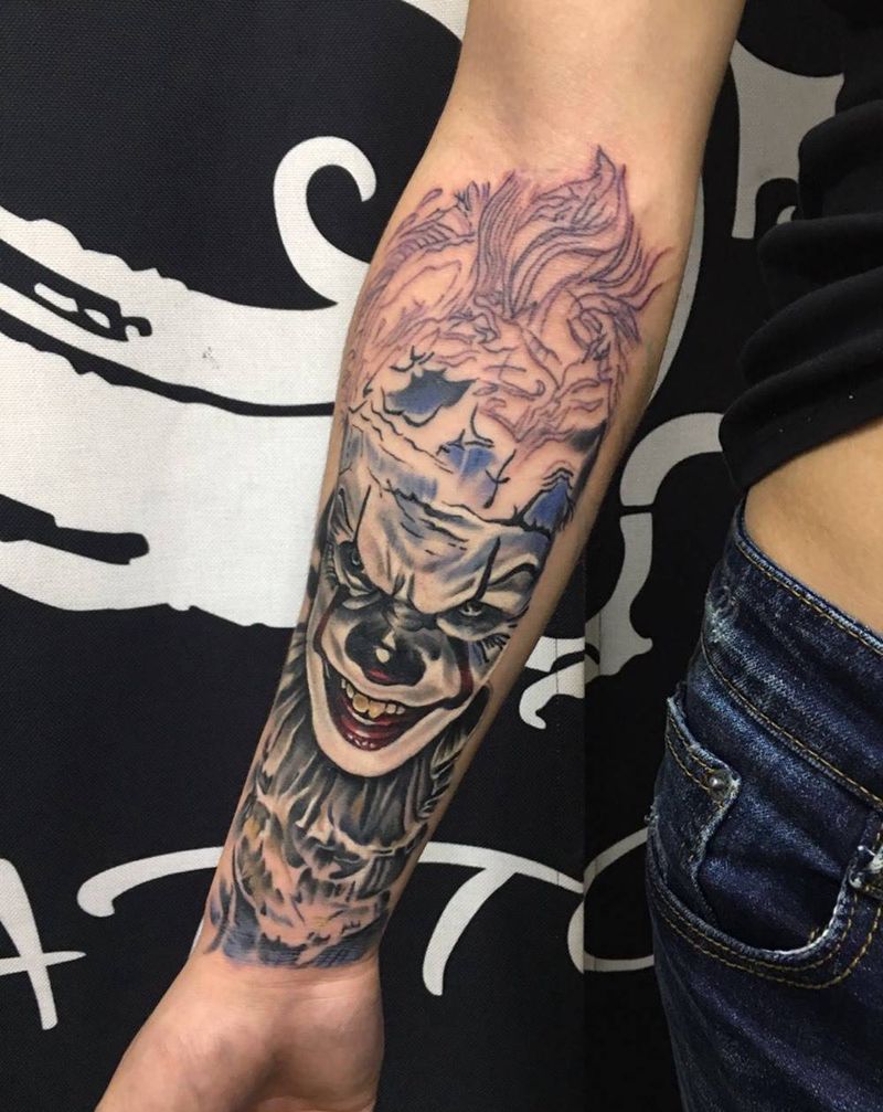 小丑还魂纹身图片_成品手臂写实人物纹身图案