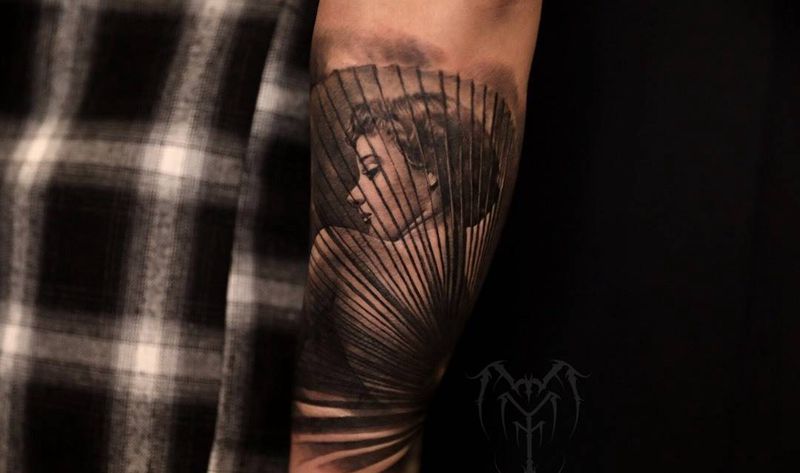 女人纹身图片_手臂欧美写实纹身图案