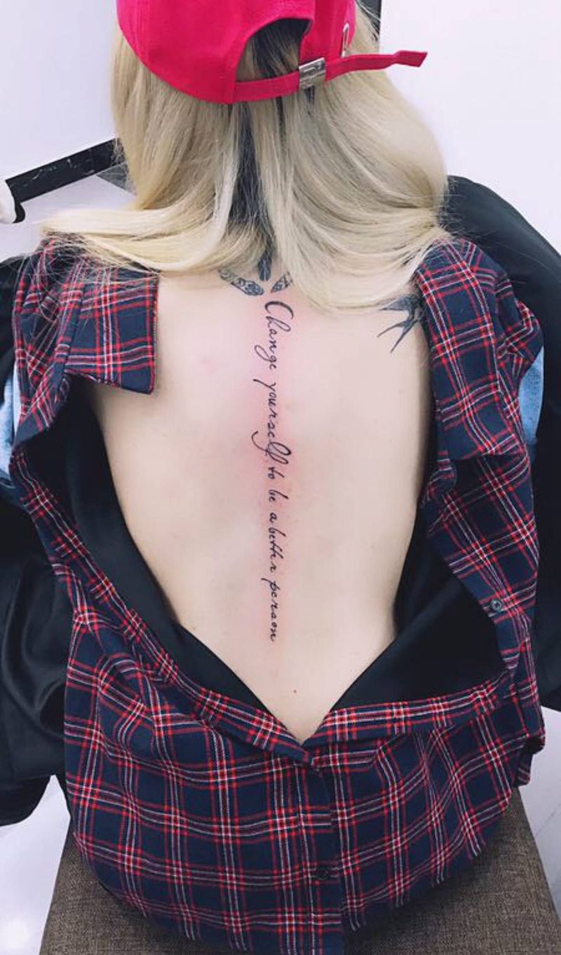 字母纹身图片_背部纹身图案