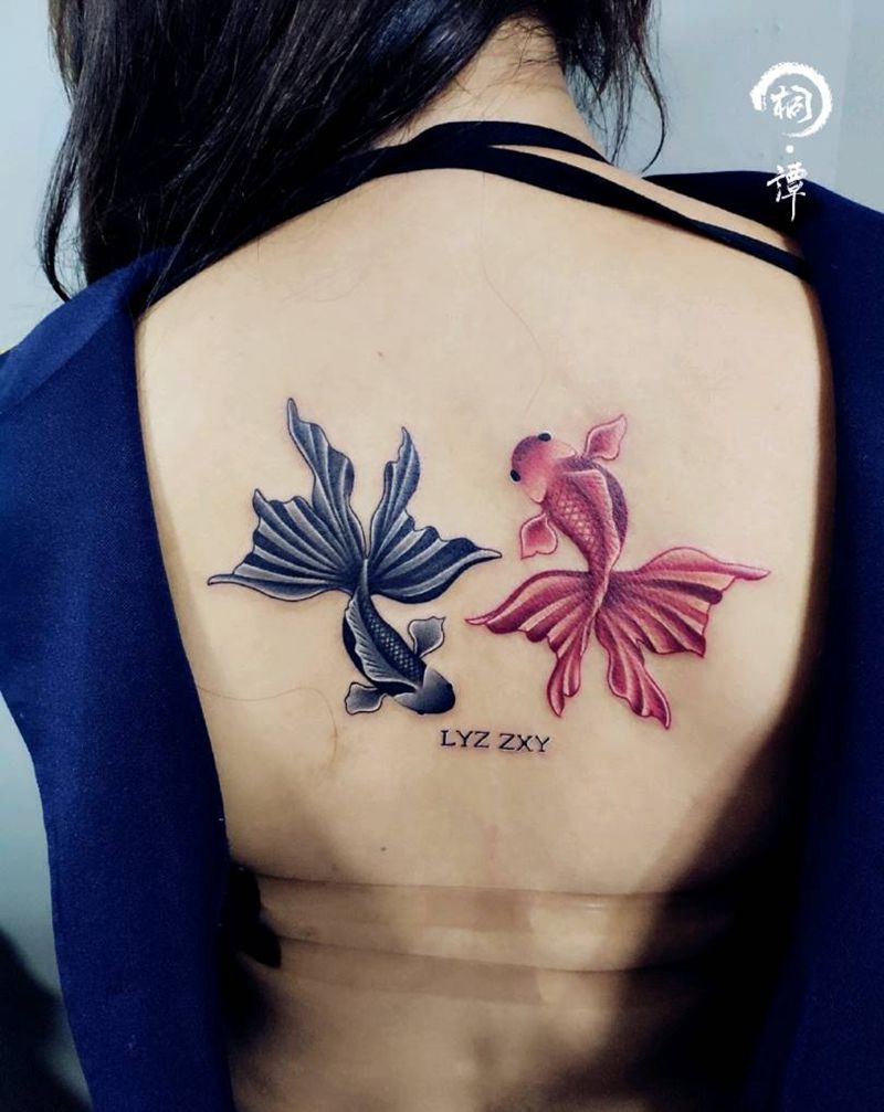 鱼纹身图片_背部水彩纹身图案
