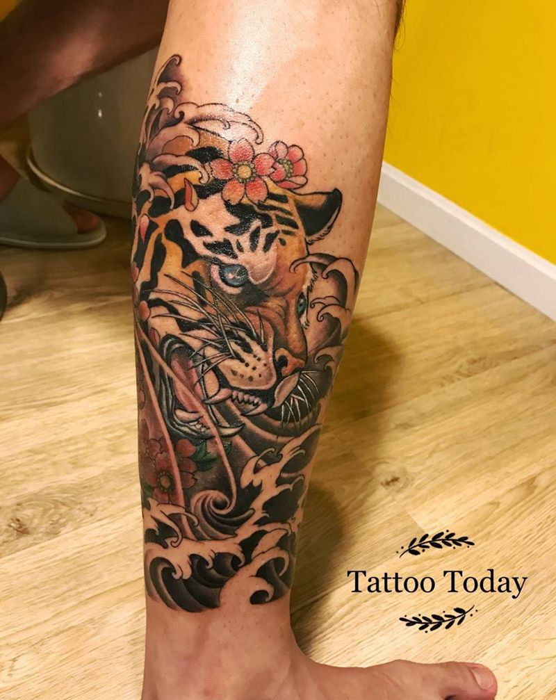 虎嗅蔷薇纹身图片