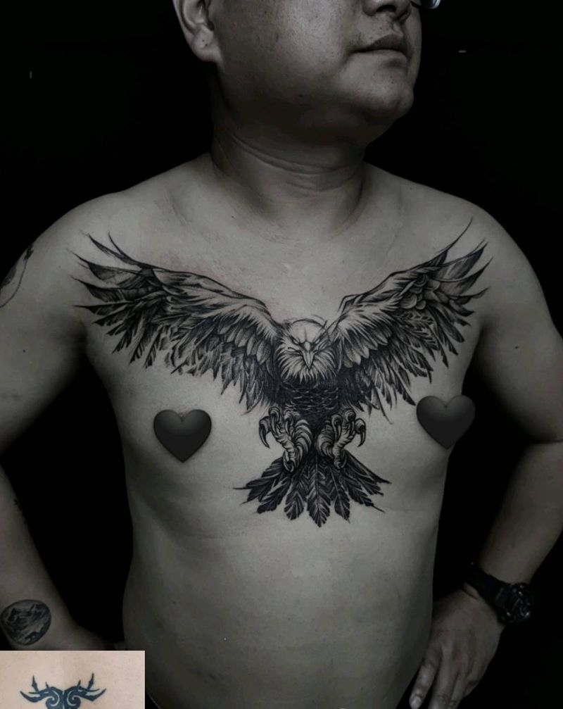 鹰纹身图片_胸部点刺纹身图案