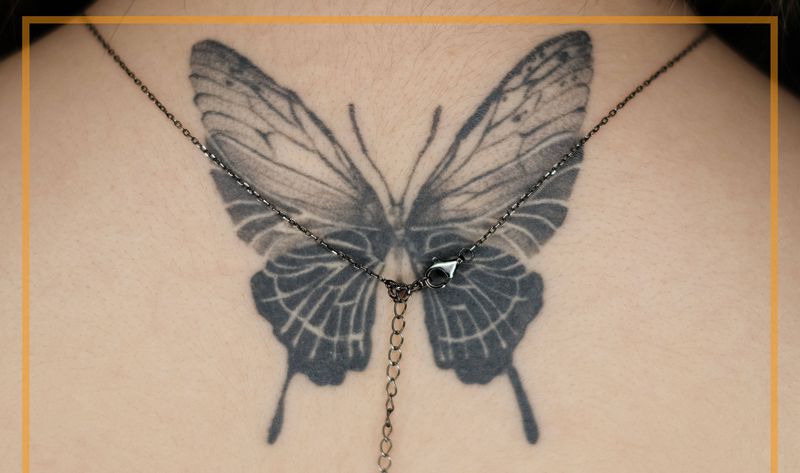 蝴蝶纹身图片_背部纹身图案