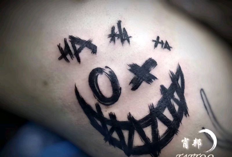 hahaha纹身图片_腹部水墨纹身图案