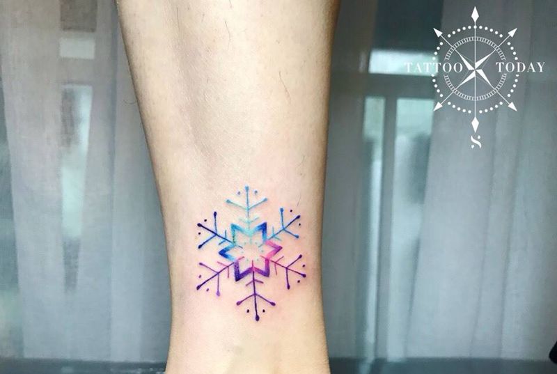 渐变色雪花❄️纹身图片