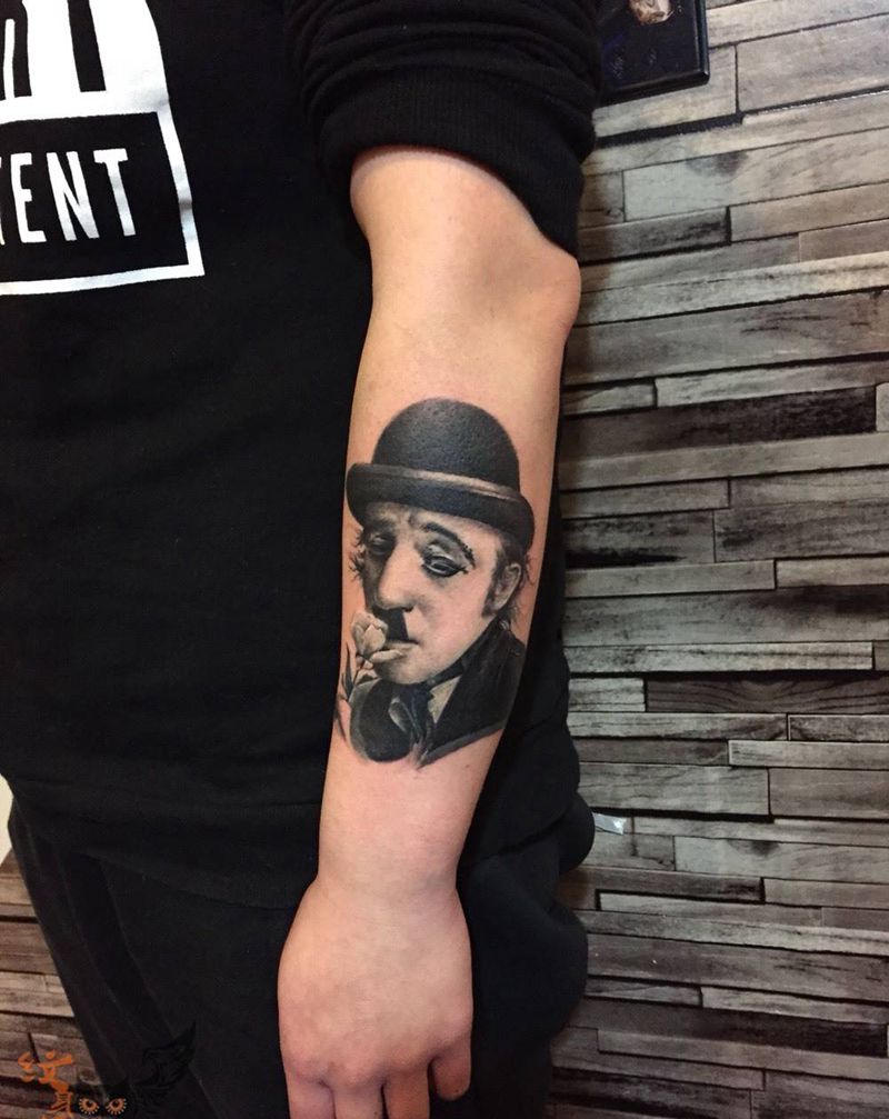卓别林纹身图片_成品欧美肖像写实人物纹身图案