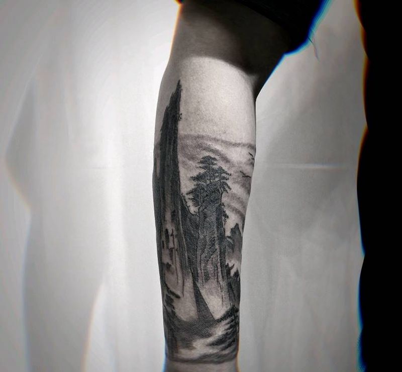山水纹身图片_手臂水墨山水纹身图案