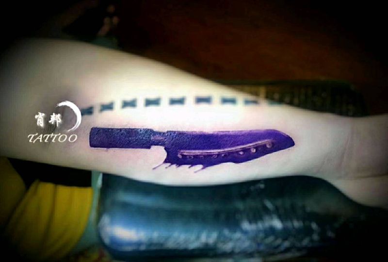 紫色匕首纹身图片