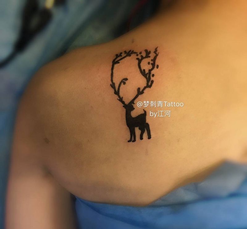鹿纹身图片