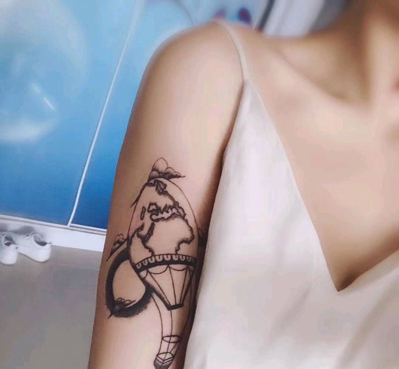 大气球纹身图片_手臂点刺纹身图案