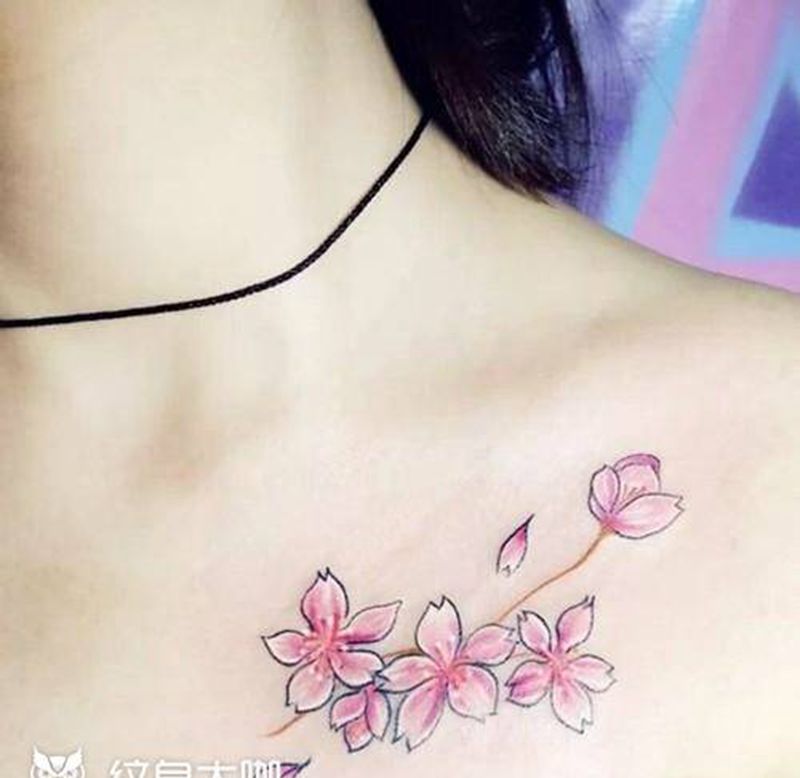 锁骨 花纹身图片