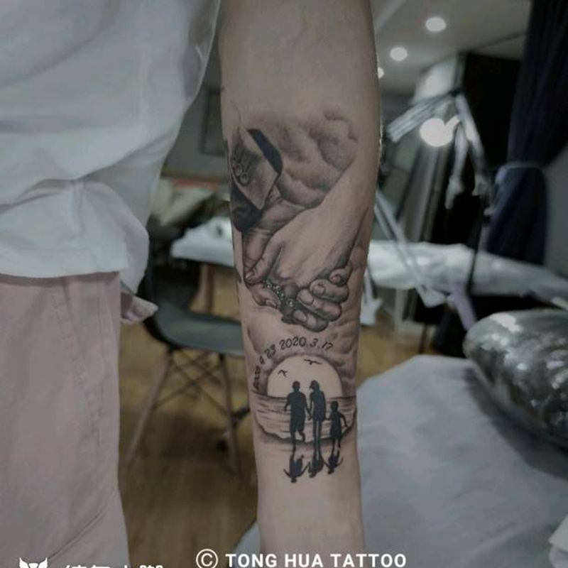 一家人纹身图片_手臂欧美写实纹身图案