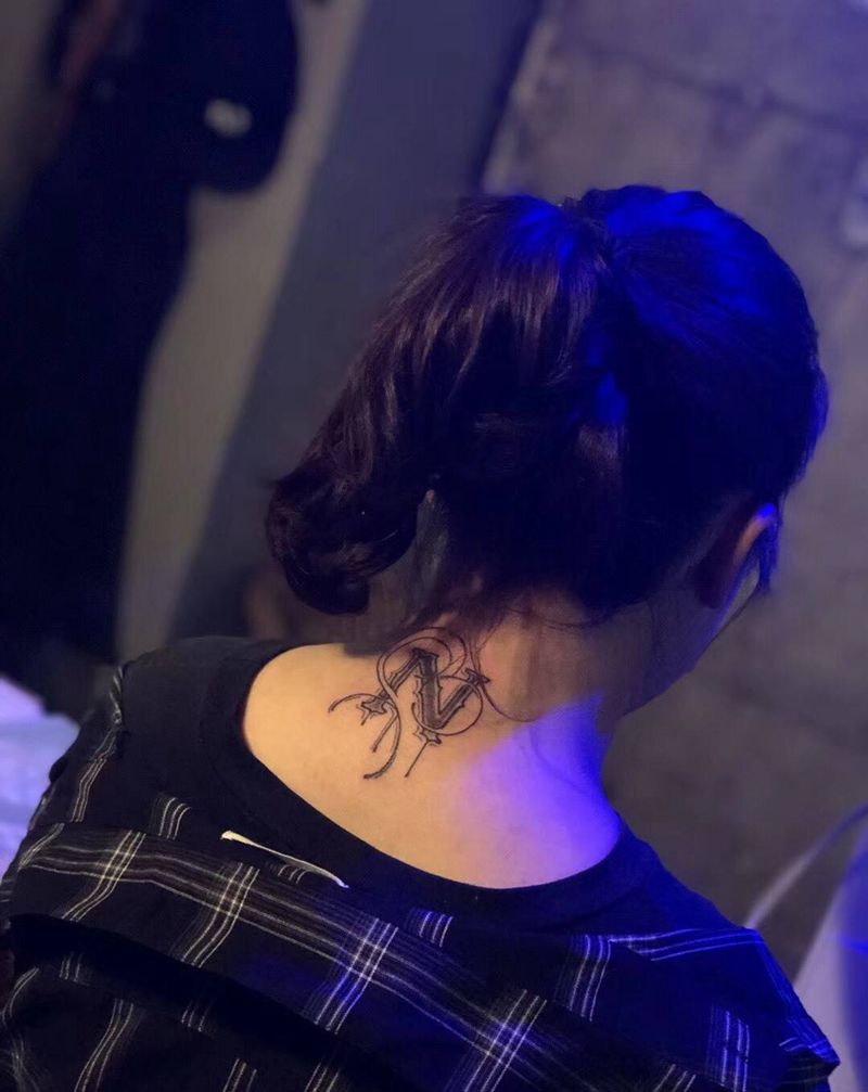 单字母纹身图片