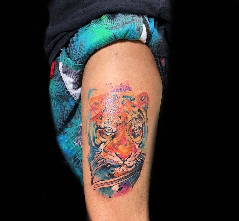 泼墨脑府纹身图片_腿部水墨水彩纹身图案