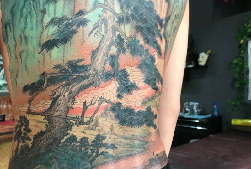 青綠山水纹身图片_背部水墨青綠山水纹身图案