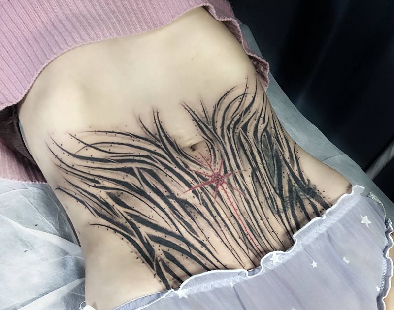 暗黑花体遮盖纹身图片_腹部花体字纹身图案