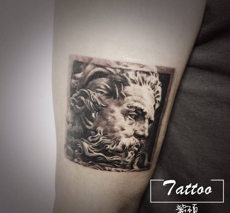 很方很方的海神君波塞东纹身图片