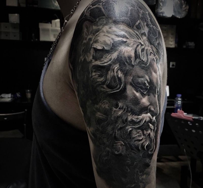 罗马海神纹身图片