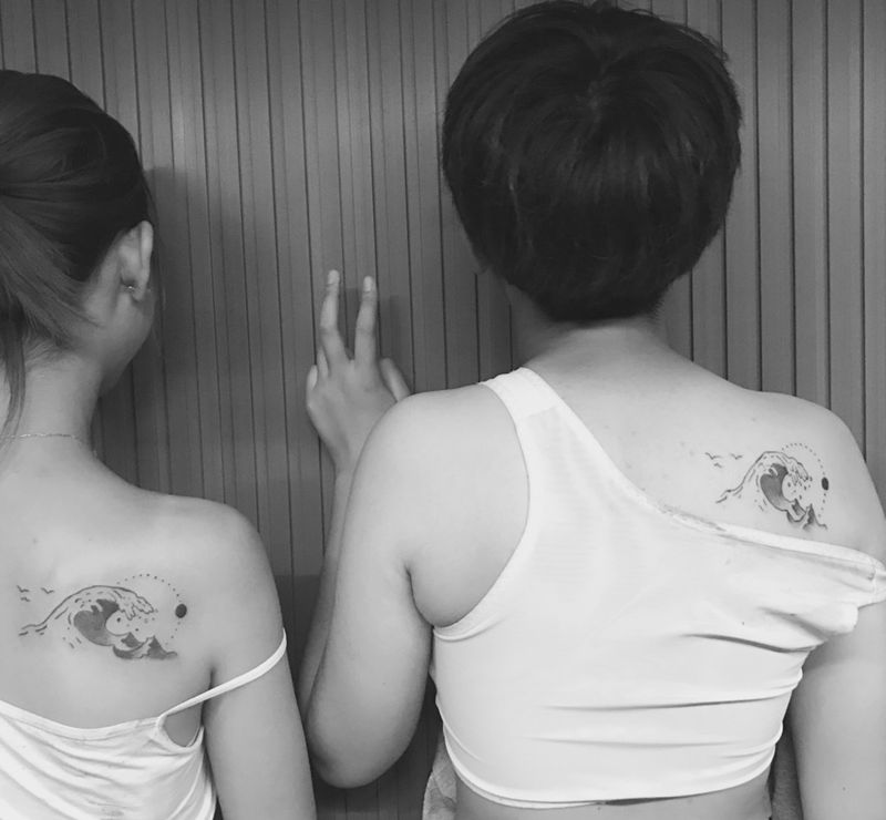 情侣小清新 海浪纹身图片_成品肩部清新几何静物情侣纹身图案