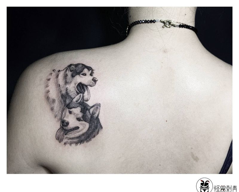狗子纹身图片_背部纹身图案