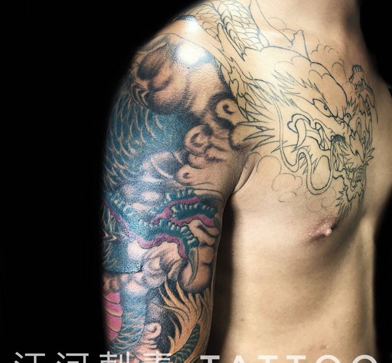 修改半甲只打雾纹身图片_成品胸部手臂肩部传统动物纹身图案