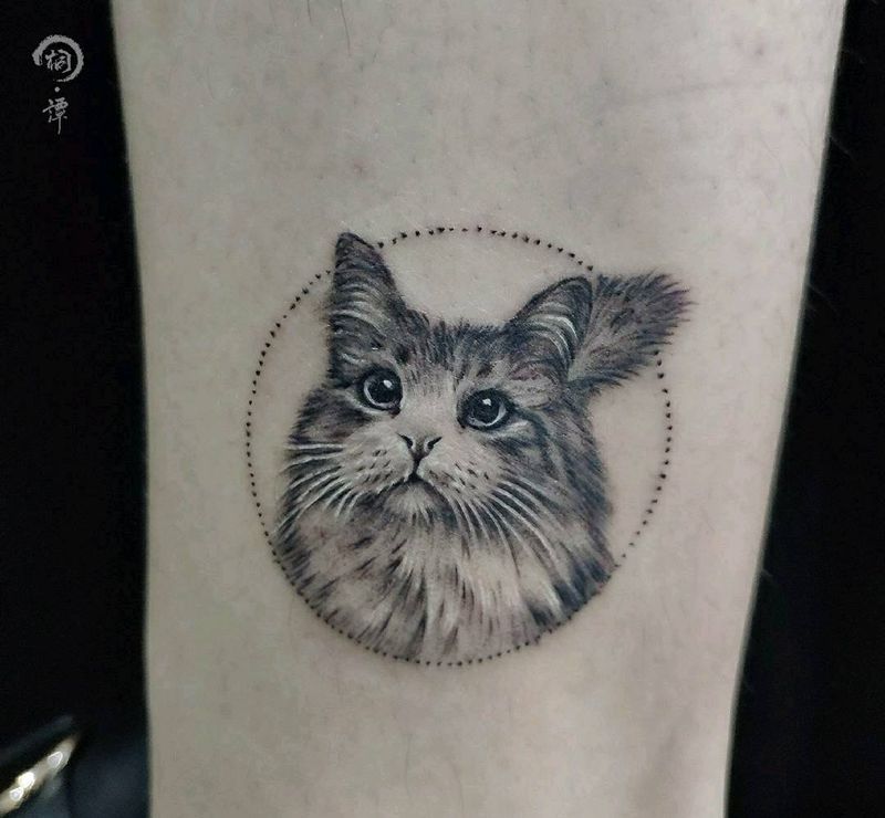 微雕猫纹身图片_腿部欧美写实纹身图案