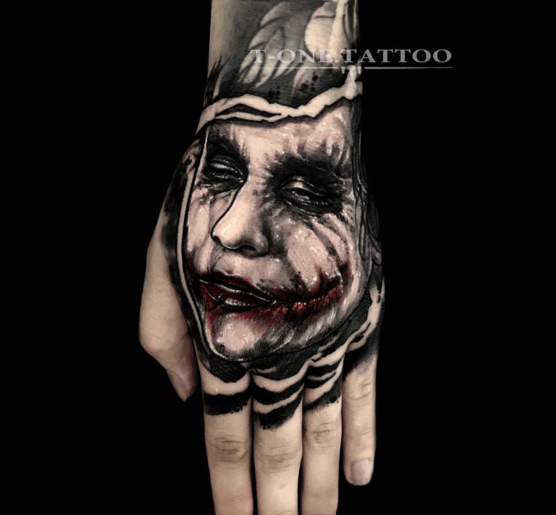 T-one纹身图片_手部欧美写实暗黑希斯莱杰纹身图案
