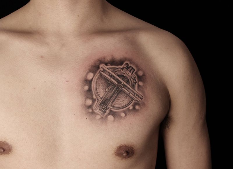 锁纹身图片_胸部欧美写实锁纹身图案