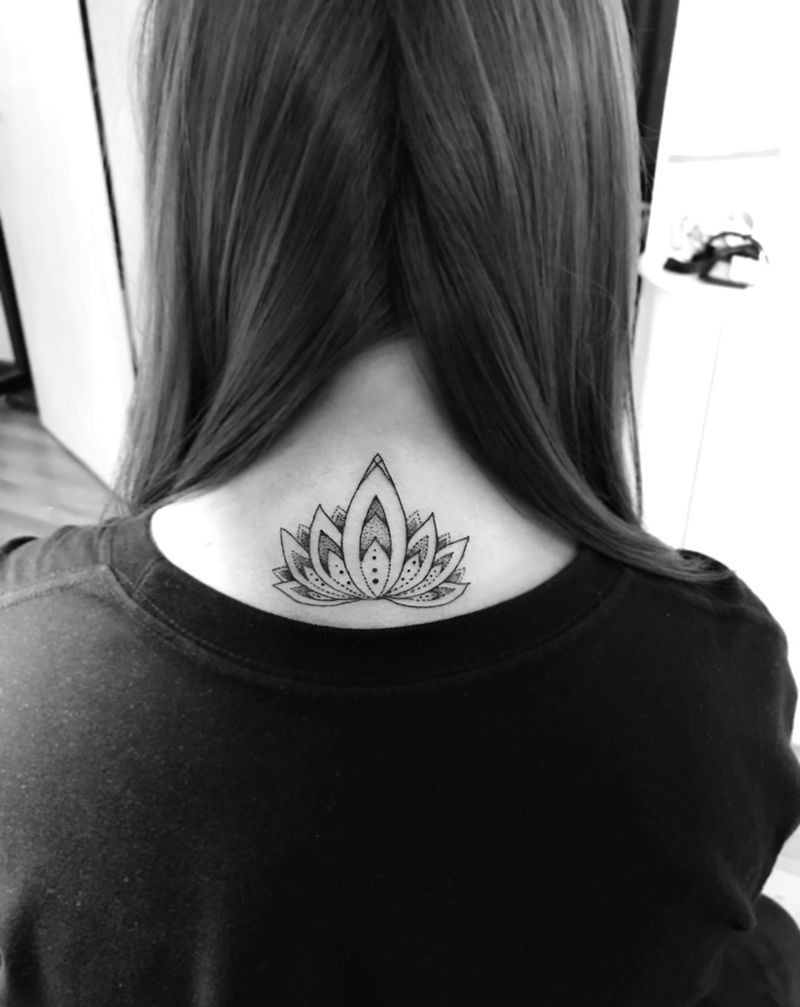 莲花纹身图片_成品手稿颈部欧美传统国画清新植物原创宗教纹身图案