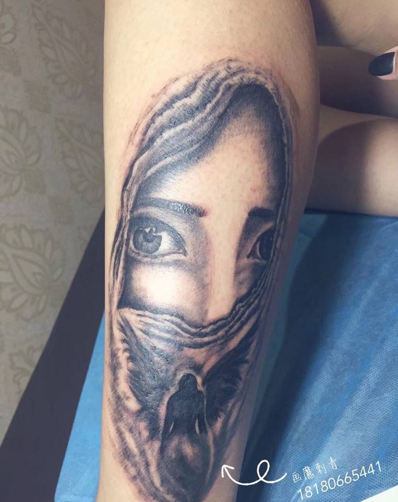 肖像遮盖纹身图片_腿部欧美写实纹身图案