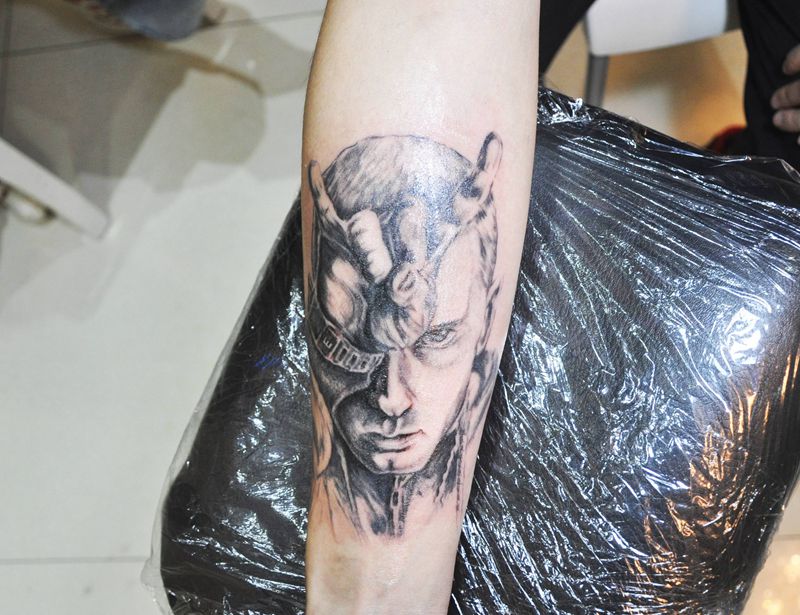 阿姆肖像纹身图片_手臂欧美写实纹身图案