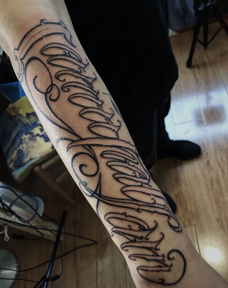 花体字 未完成纹身图片_手臂手部花体字纹身图案