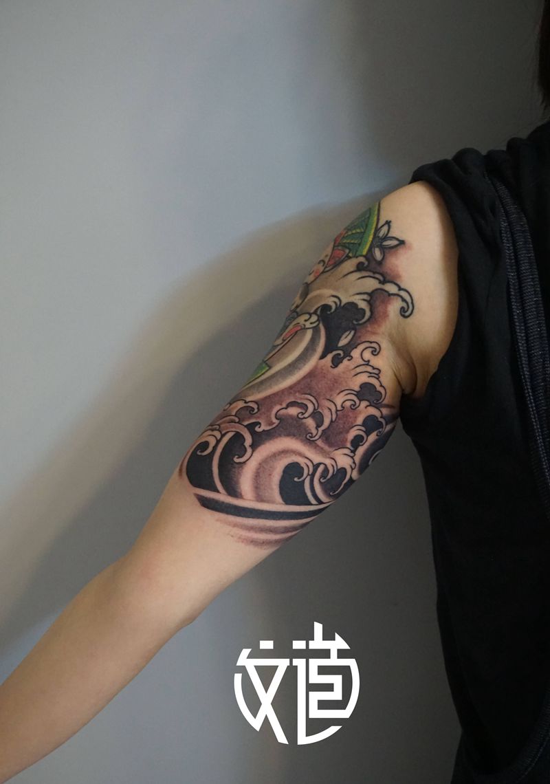 大臂内侧纹身图片_手臂纹身图案