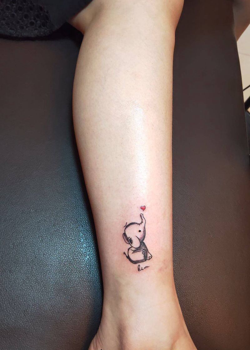 可爱小象纹身图片_腿部纹身图案