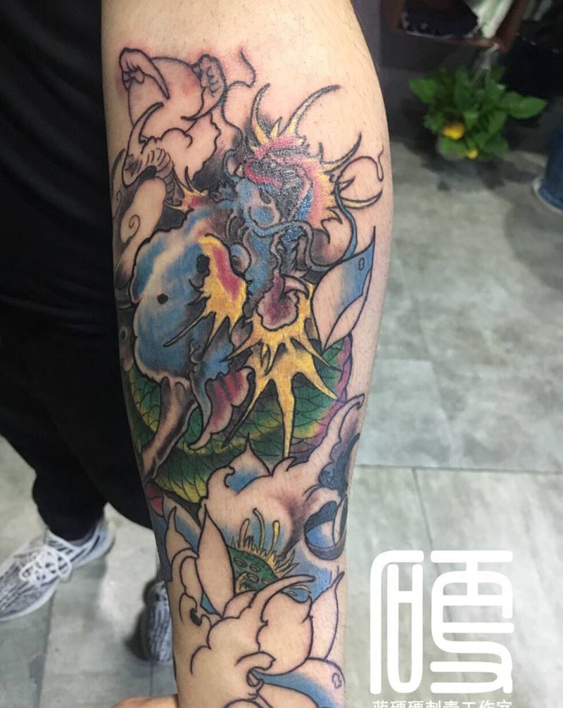 青龙纹身图片_手臂新传统纹身图案