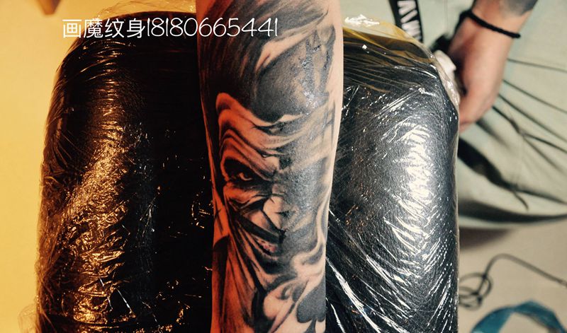 小丑纹身图片_手臂纹身图案