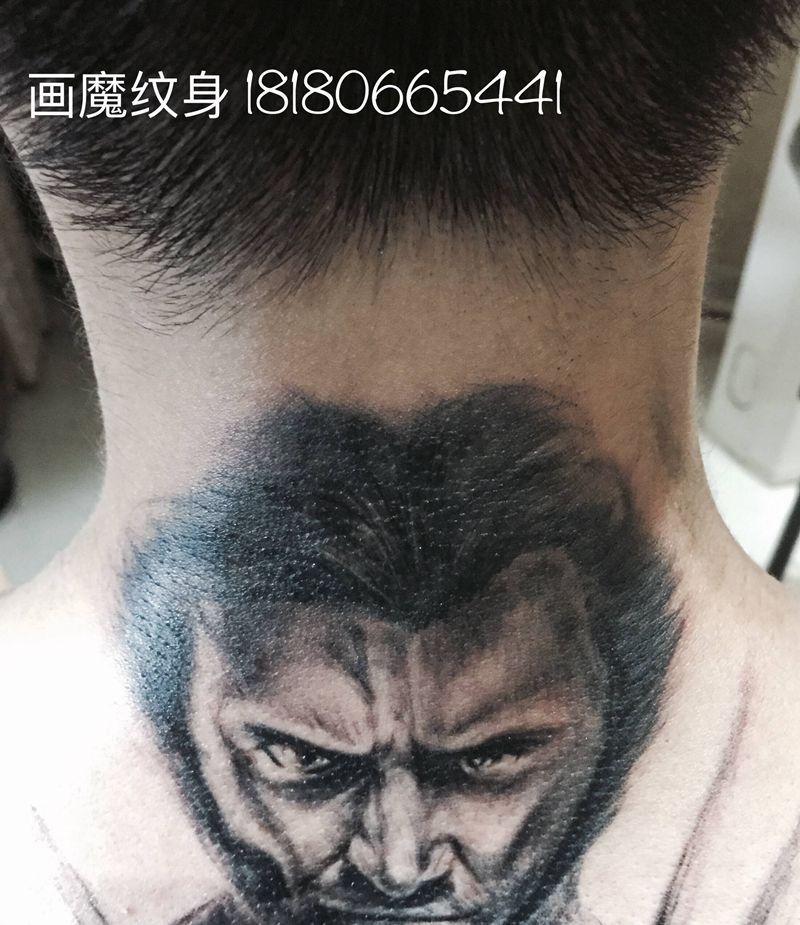 狼叔纹身图片_颈部欧美写实纹身图案
