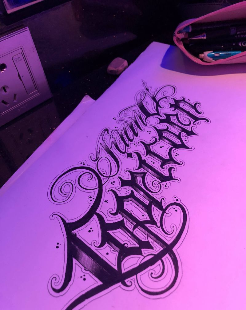 花体字纹身图片_手臂腿部花体字图腾纹身图案