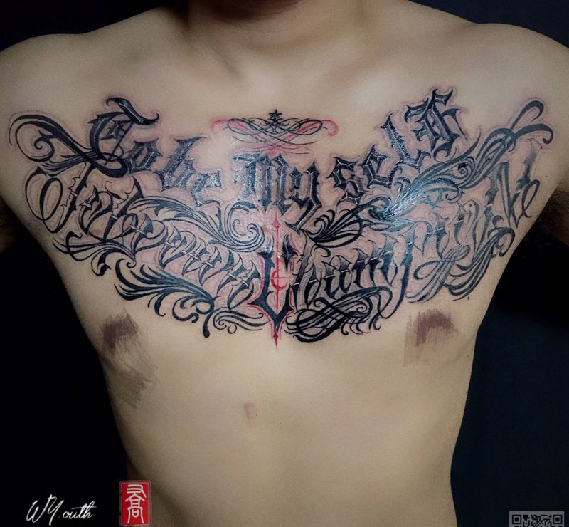 原设大花胸纹身图片_胸部花体字原创设计私人订制奇卡诺纹身图案